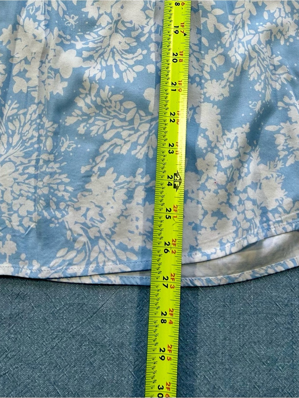 crown & ivy Light Blue and White Floral V-Neck Blouse - Picture 5 of 6